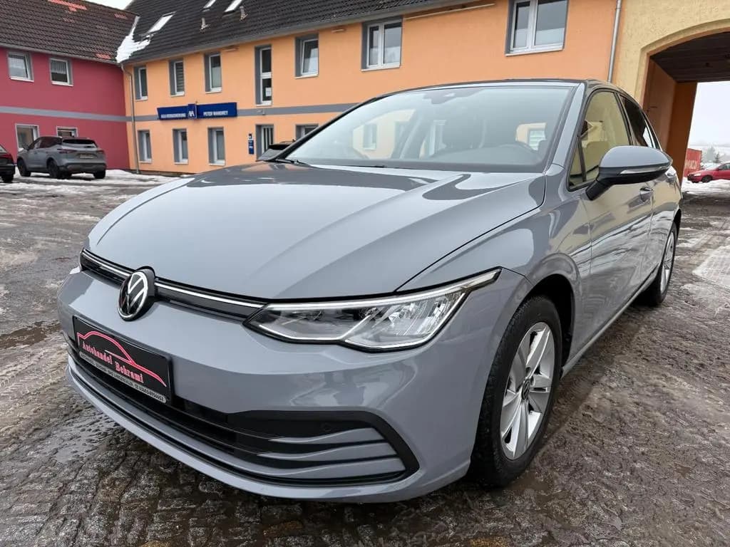 Main__Slider__Photo:Volkswagen Golf VIII 1.5 TSI Life LED Navi CarPlay Virtual 08/2020-0