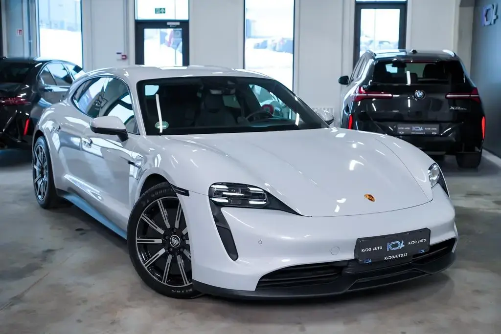 Main__Slider__Photo:Porsche Taycan Sport Turismo Basis 11/2022-1