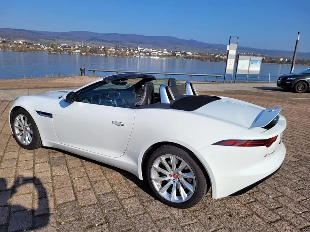 Main__Slider__Photo:Jaguar F-Type 3.0 L P340 V6 R-Dynamic 01/2019-0