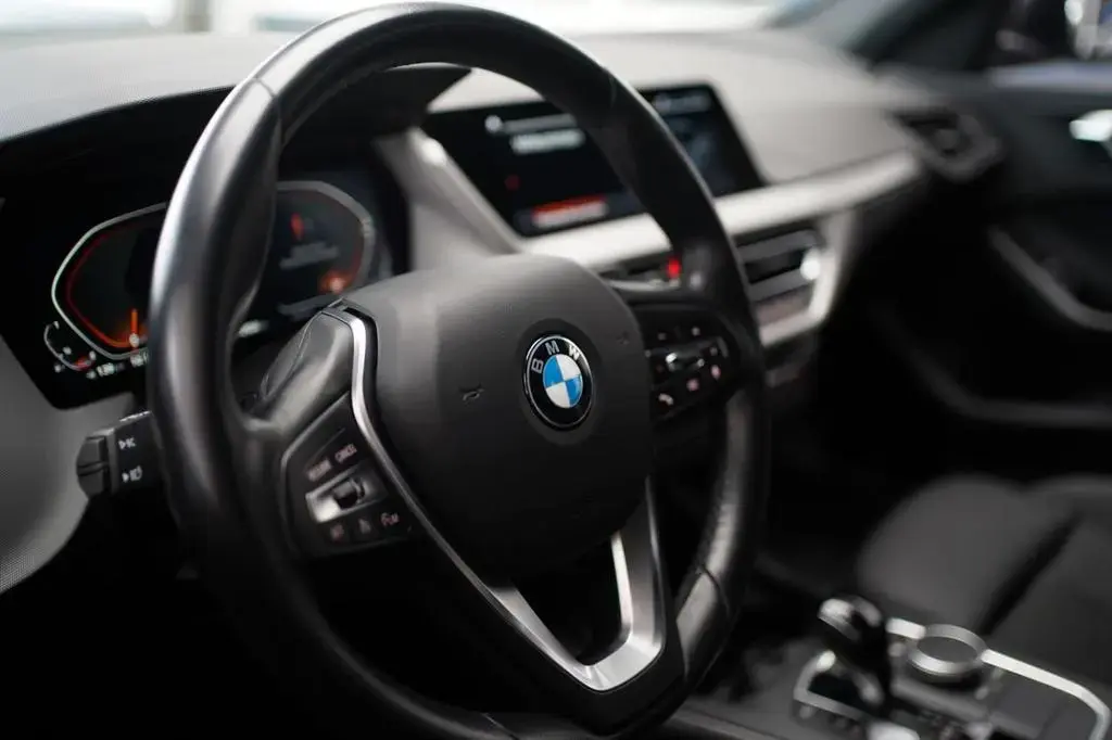 Main__Slider__Photo:BMW 1 Series Advantage +LiveCockpitProf+Multi-Sport-Len 01/2023-1