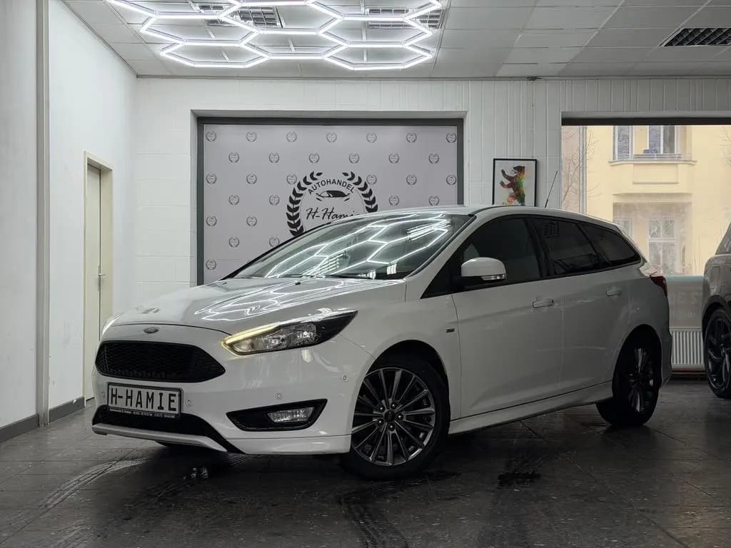 Main__Slider__Photo:Ford Focus TOURNIER ST-LINE AUTO NAVI SZHG L-HZG 1-HA 03/2017-0