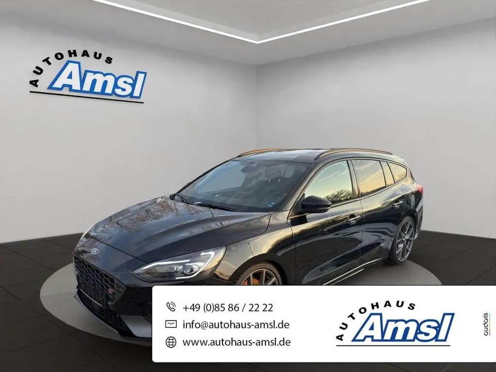 Main__Slider__Photo:Ford Focus 2.3 EcoBoost ST Automatik Turnier 09/2020-0