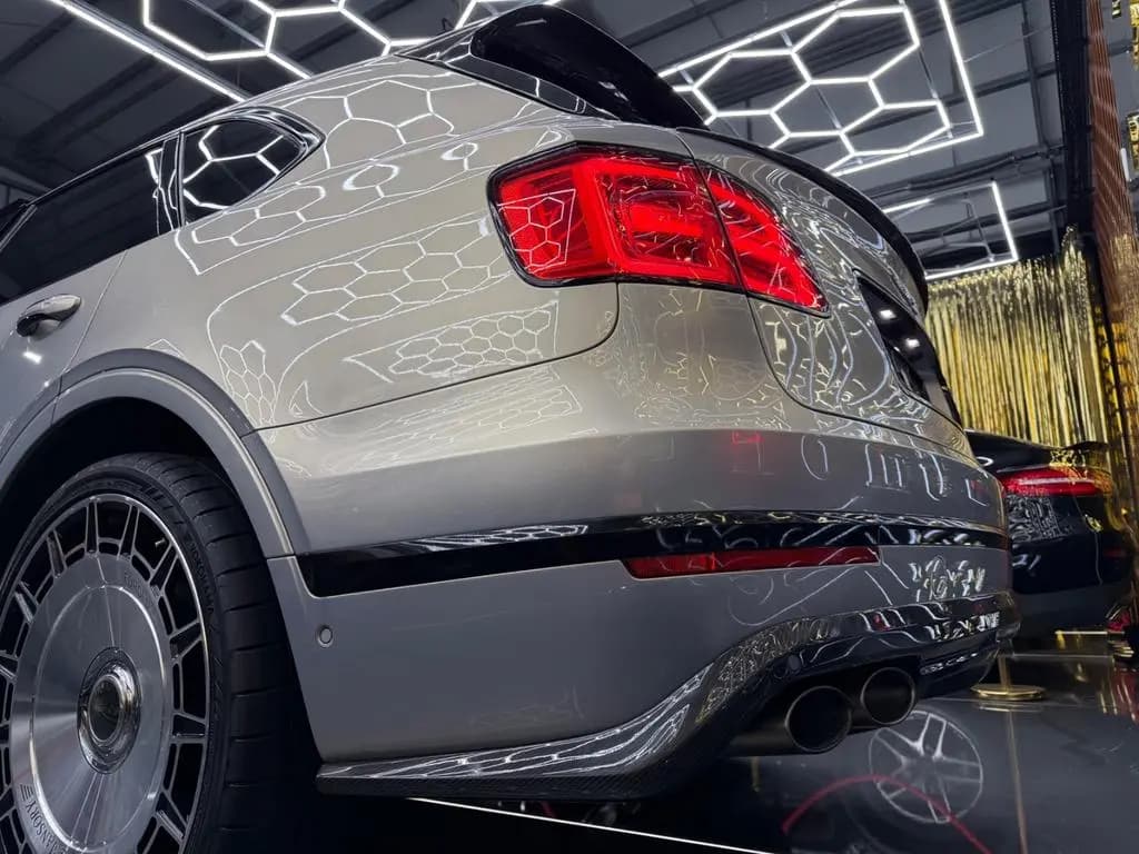 Main__Slider__Photo:Bentley Bentayga 6.0 W12 AKRAPOVIC CARBON 24z MANSORY 08/2018-0