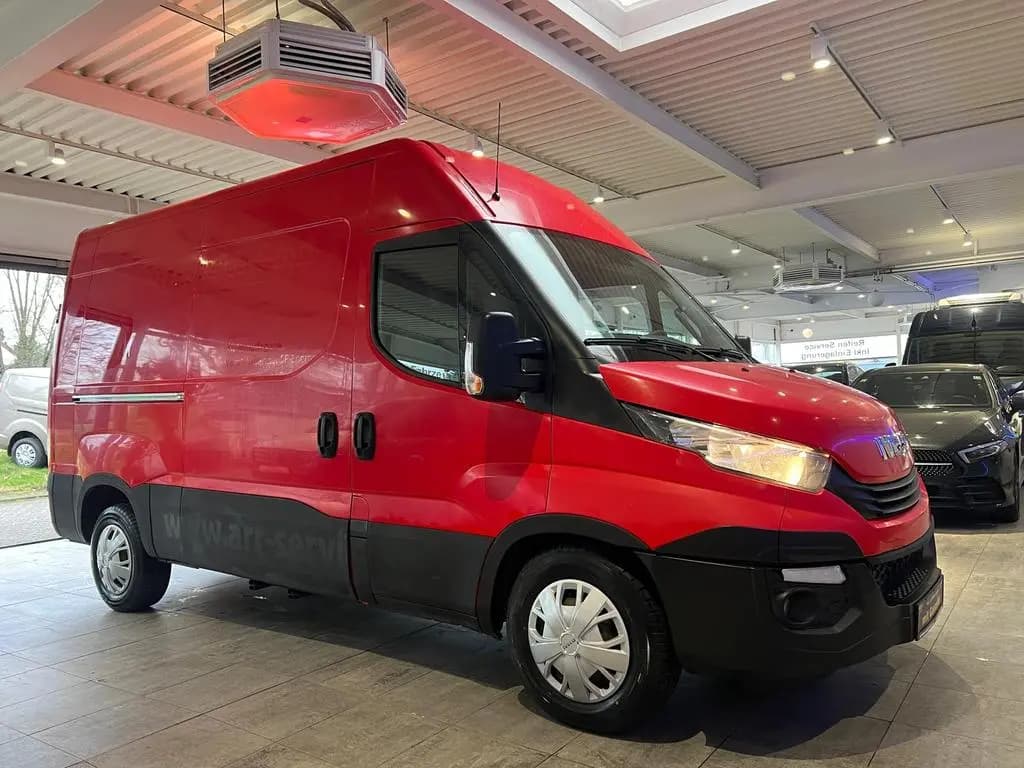 Main__Slider__Photo:Iveco Daily 35S18 3,0Liter *Hoch+Lang*1.Hand*AHK=3.5T* 09/2017-0