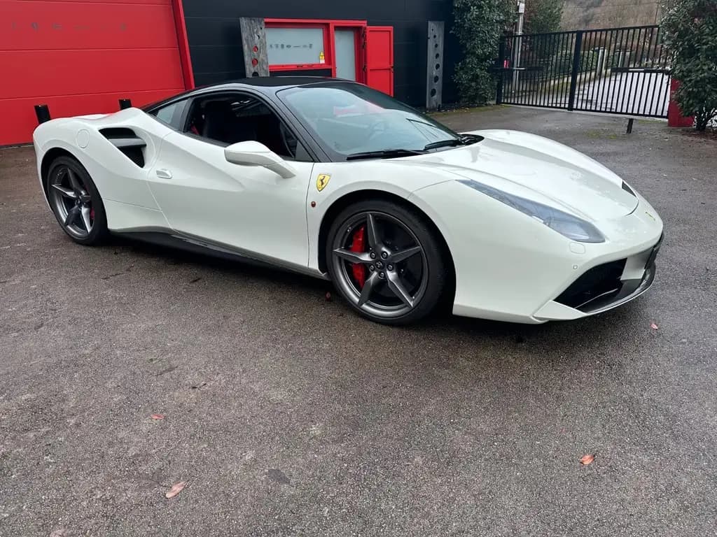 Main__Slider__Photo:Ferrari 488 GTB GTB Coupé DCT 11/2017-0