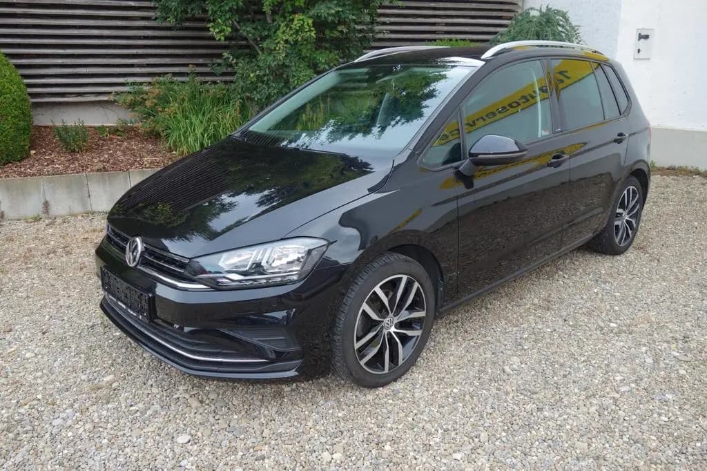 Main__Slider__Photo:Volkswagen Golf Sportsvan VII IQ.DRIVE 10/2019-0