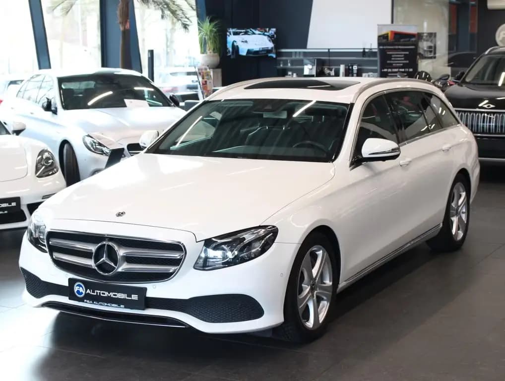 Main__Slider__Photo:Mercedes-Benz E 350 d T Avantgarde 9G* 360 Kamera*LED.2Hand 07/2017-0