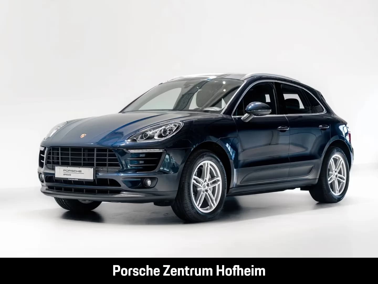 Main__Slider__Photo:Porsche Macan 01/2017-0
