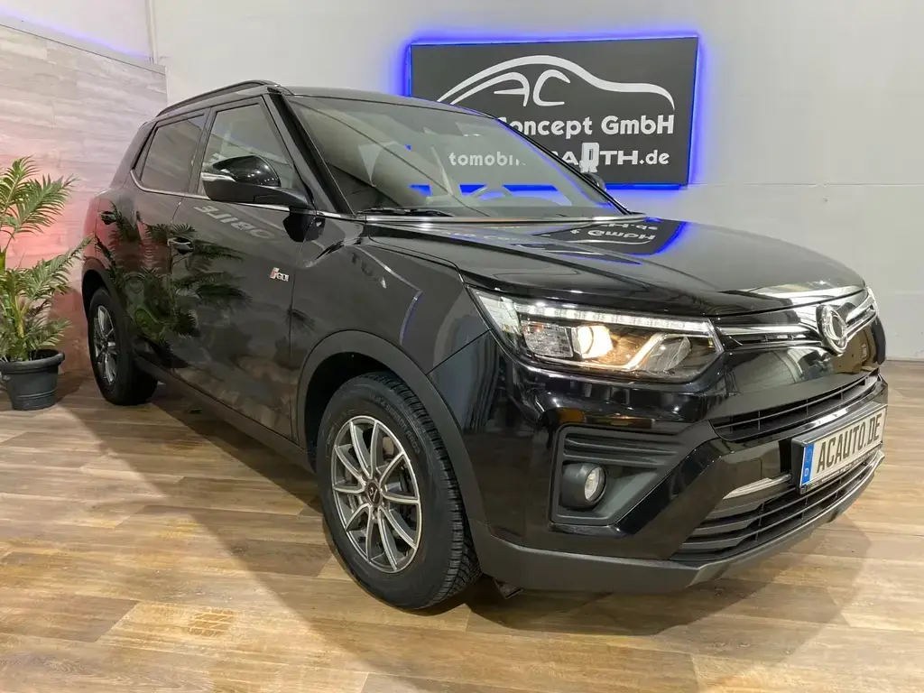 Main__Slider__Photo:Ssangyong Tivoli 1.5P Quartz+AT+KAM+CarPlay+NAVI 07/2020-1