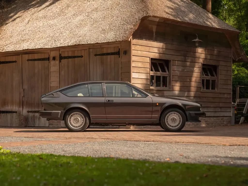 Main__Slider__Photo:Alfa Romeo GTV 2.5 V6 | Nederlands geleverd 05/1982-0
