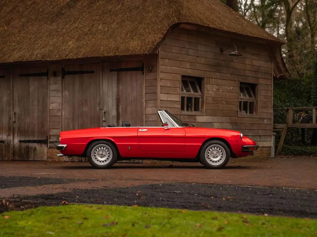 Main__Slider__Photo:Alfa Romeo Spider 2000 Veloce 06/1982-0