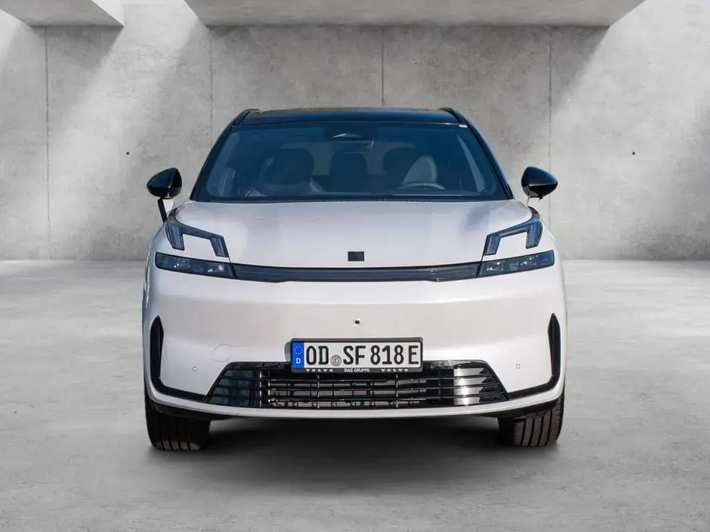 Main__Slider__Photo:Lynk&Co 08 Plug-In Hybrid More Massage HK 21" 02/2026-1