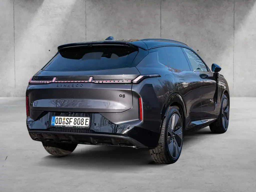 Main__Slider__Photo:Lynk&Co 08 Plug-In Hybrid More Massage HK 21" 02/2026-1
