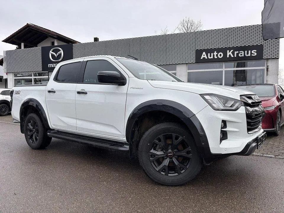 Main__Slider__Photo:Isuzu D-Max Double Cab 4x4 V-Cross AHK Mountaintop 08/2024-0