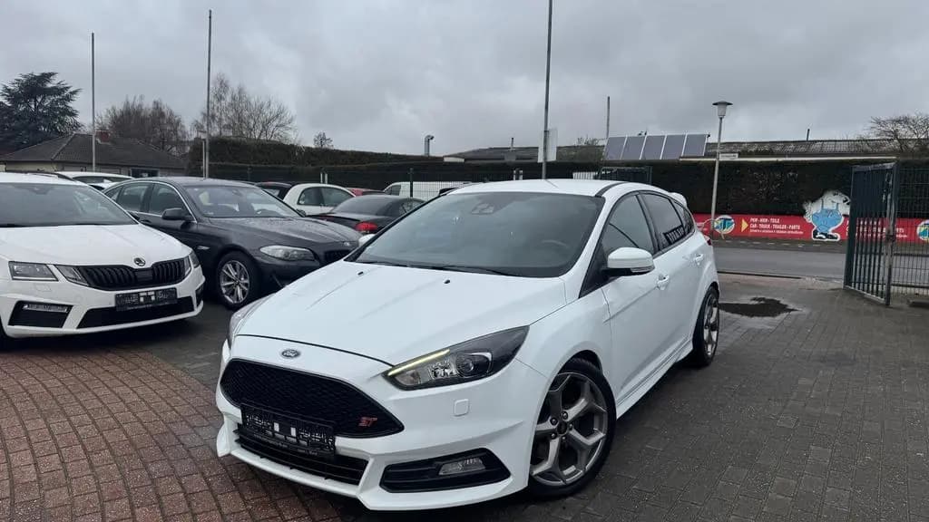 Main__Slider__Photo:Ford Focus 2.0 Lim. ST-LINE | KAMERA | 250PS | SPORT 01/2018-0