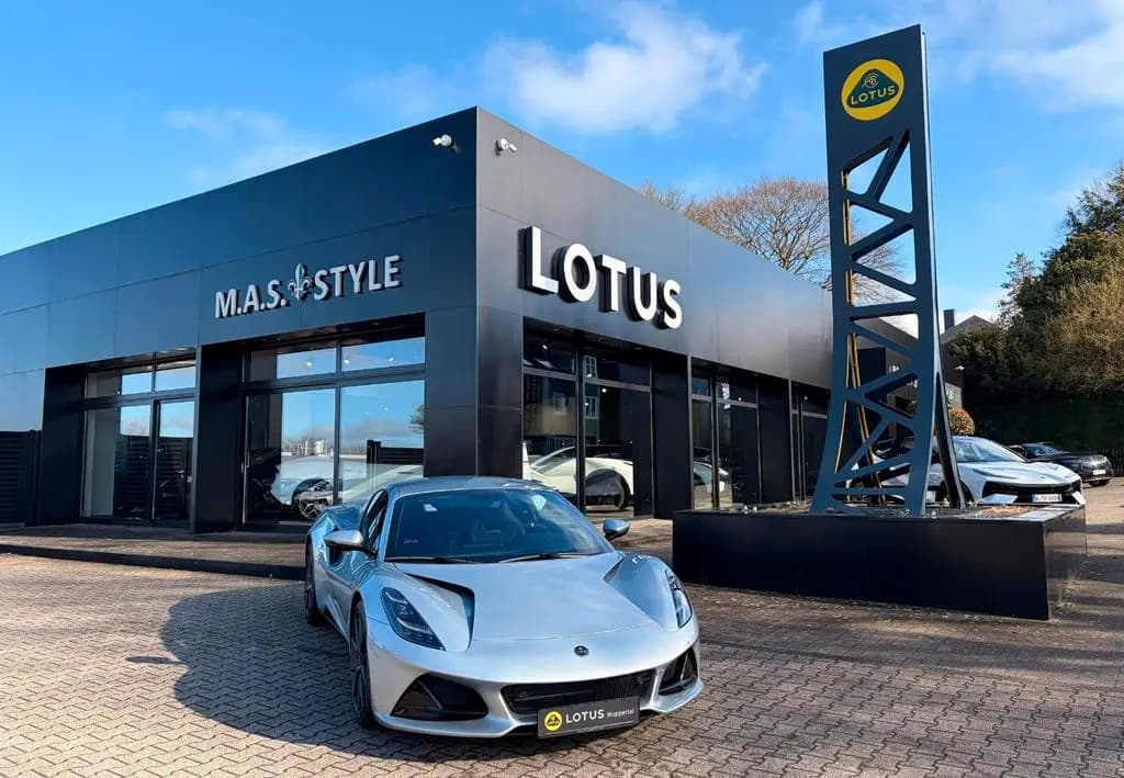 Main__Slider__Photo:Lotus Emira i4 Turbo SE Lotus Wuppertal 03/2026-0