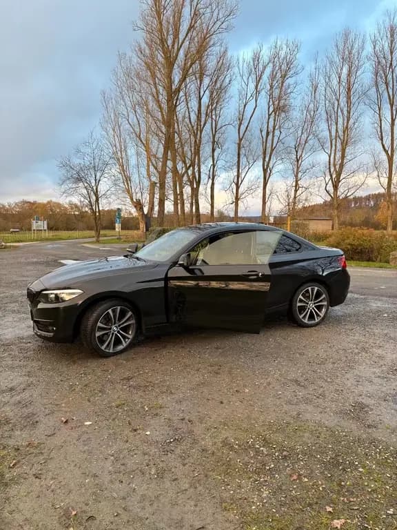 Main__Slider__Photo:BMW 2 Series 220i Coupé Sport Line 05/2021-0