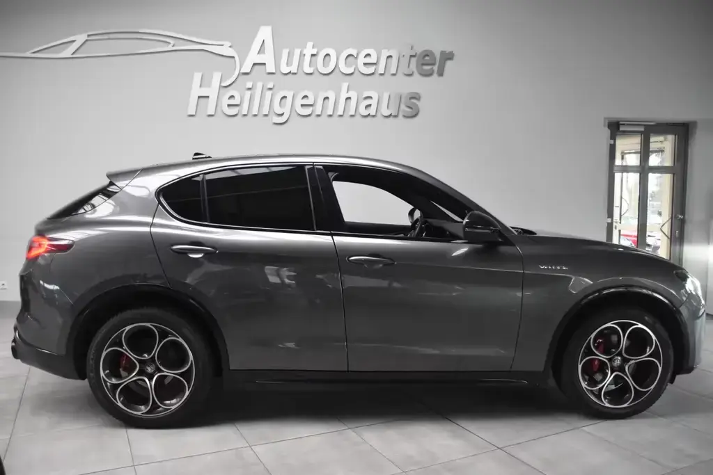 Main__Slider__Photo:Alfa Romeo Stelvio Q4 MatLED Navi Leder Kam HarmKardon ACC 05/2024-1
