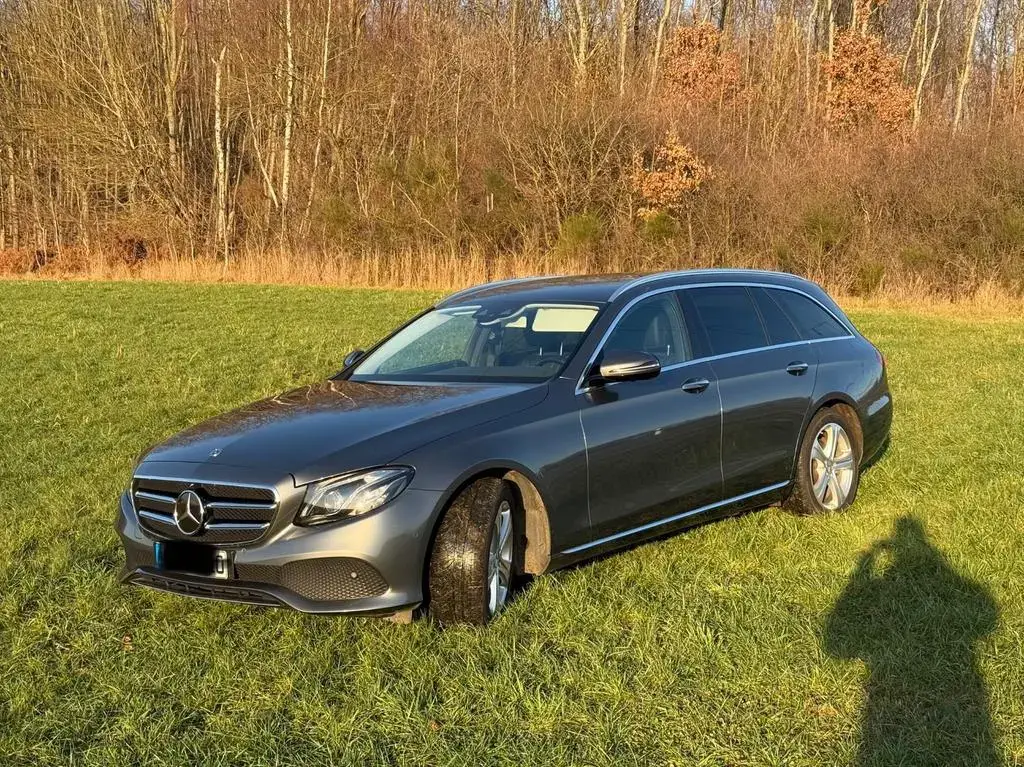 Main__Slider__Photo:Mercedes-Benz E-Class 400 d 4MATIC T Autom. - 09/2019-1