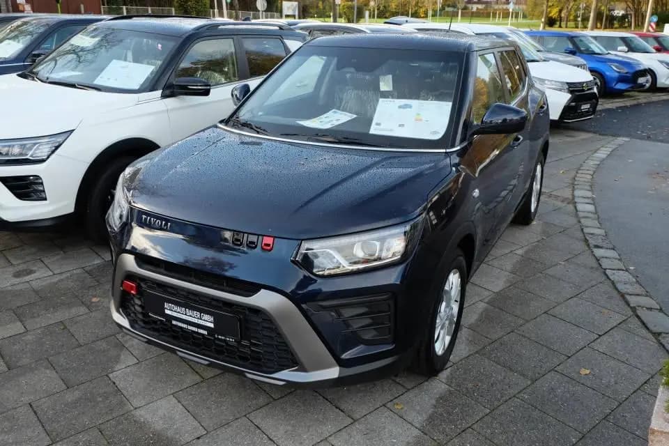 Main__Slider__Photo:KGM Tivoli ESSENTIAL Automatik null-0