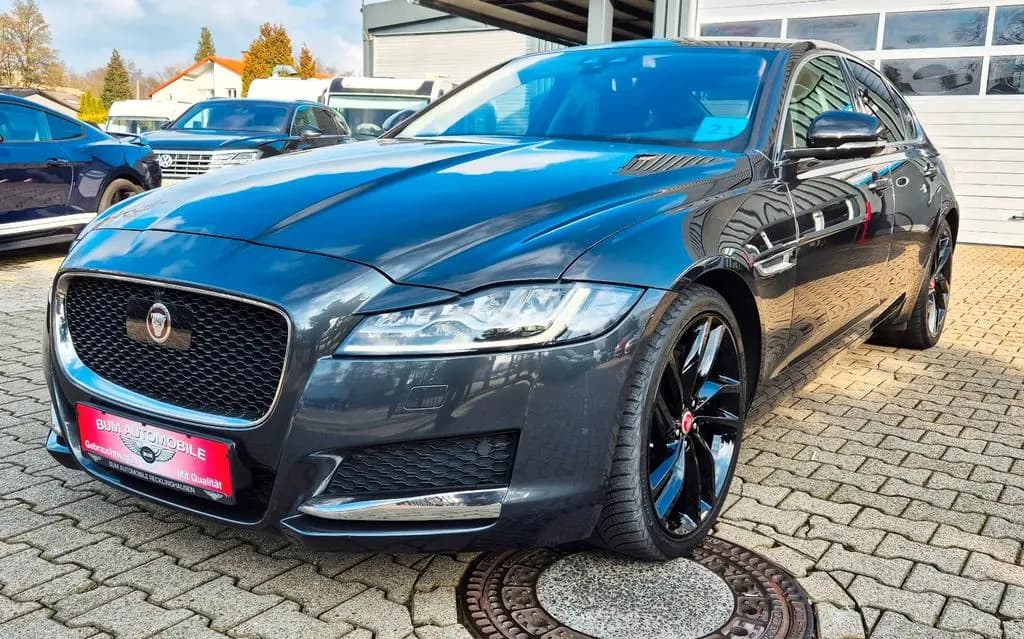Main__Slider__Photo:Jaguar XF Portfolio V6 300PS 08/2019-0