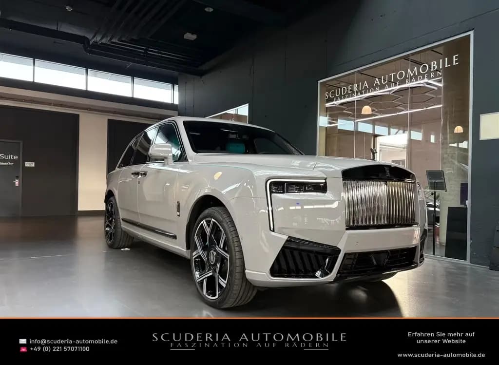 Main__Slider__Photo:Rolls-Royce Cullinan Black Badge null-0