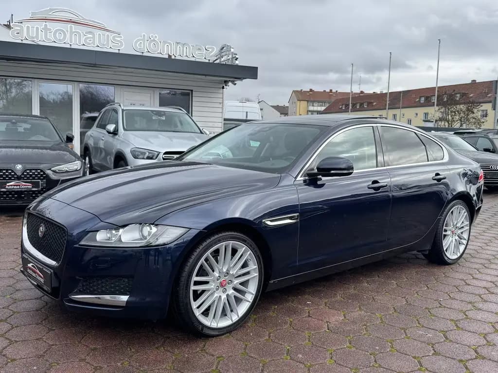 Main__Slider__Photo:Jaguar XF 25d Prestige NAVI LEDER PANO RFKA TWA 03/2018-0