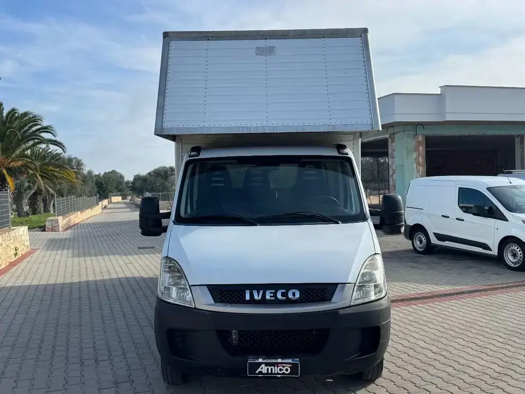 Main__Slider__Photo:Iveco Daily Daily 35C17 3.0 170CV Furgonatura in allum 09/2010-1
