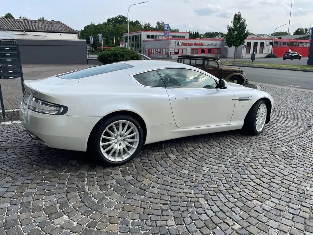 Main__Slider__Photo:Aston Martin DB9 Morning Frost White (AML Special) V12 03/2012-0