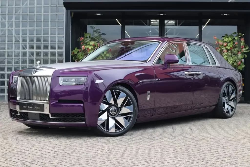 Main__Slider__Photo:Rolls-Royce Phantom Series II "The Extrovert" | Starlight, B 05/2022-0
