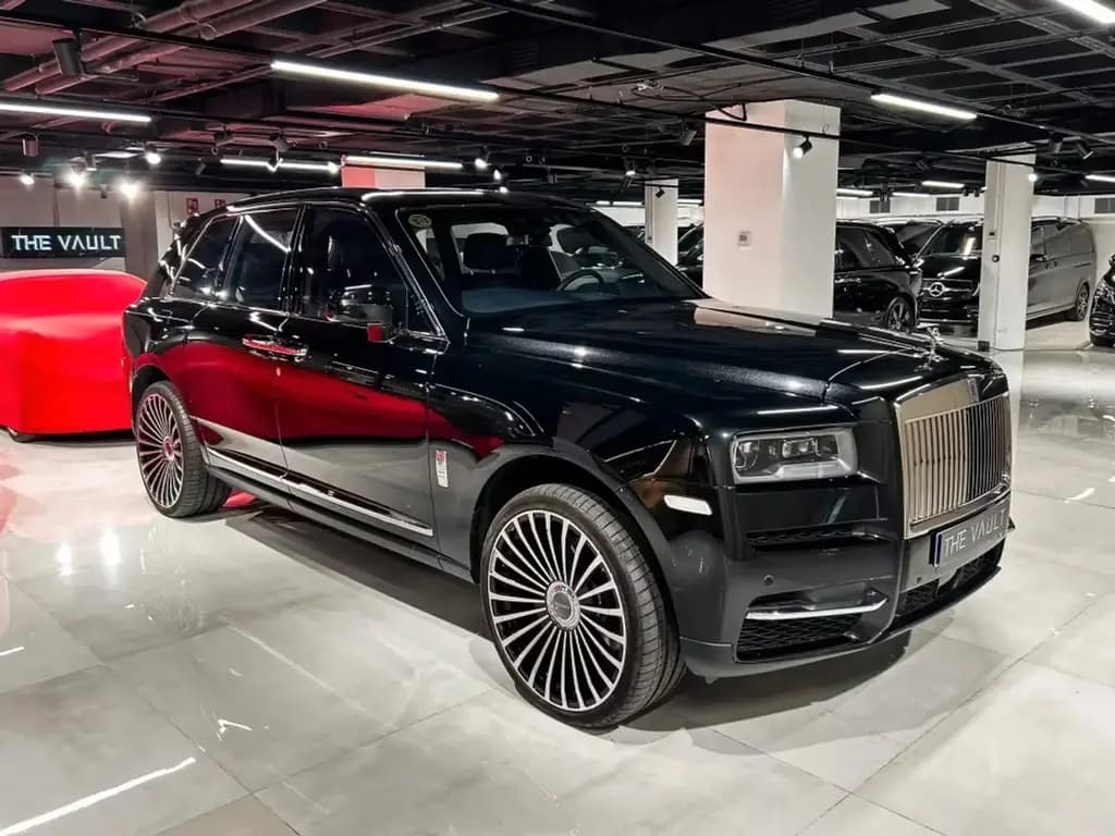Main__Slider__Photo:Rolls-Royce Cullinan New,Four-seat version,R24 03/2022-0