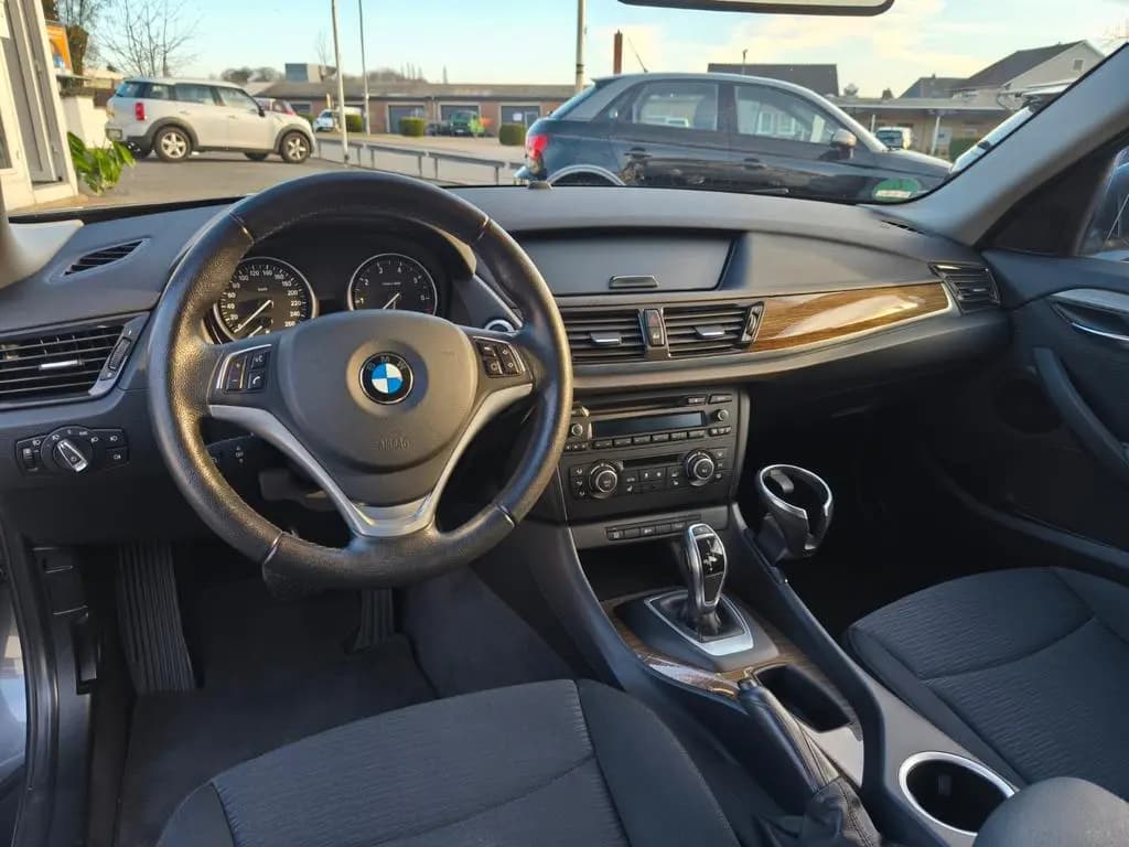Main__Slider__Photo:BMW X1 20i sDrive *Automatik*PDC*LED*SHZ*Grau* 09/2014-0