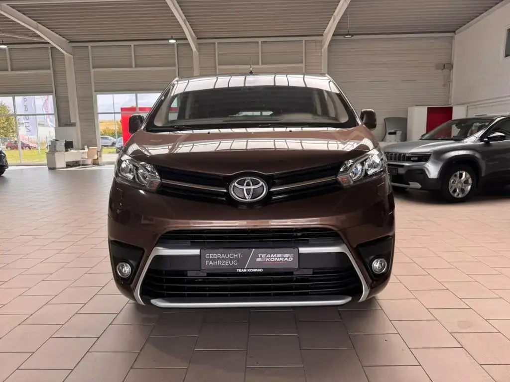 Main__Slider__Photo:Toyota Proace (Verso) Proace Verso L2 Shuttle VERSO D4d 2.0 Bus Standh 04/2022-1