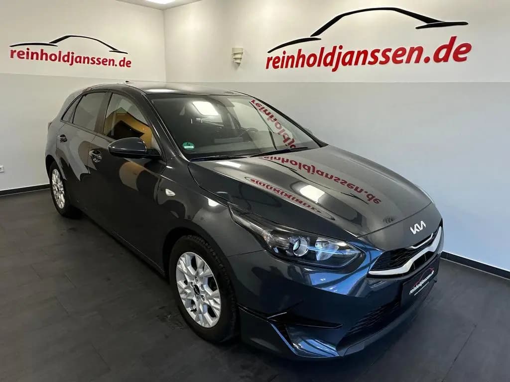 Main__Slider__Photo:Kia Ceed 1.0 TGDI Kamera CarPlay Spur Klimaaut. DAB 03/2024-0