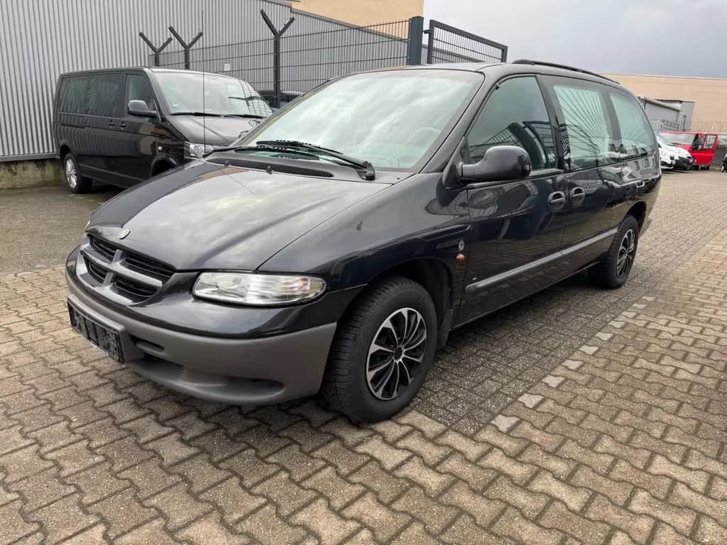 Main__Slider__Photo:Chrysler Voyager / Grand Voyager 2.4 Benziner Leichenwagen 01/2000-0