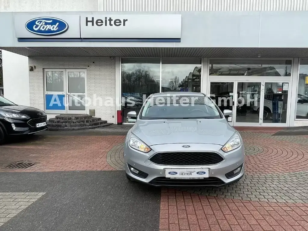 Main__Slider__Photo:Ford Focus Lim. Business / Navi+Kamera+Tempomat 09/2018-1