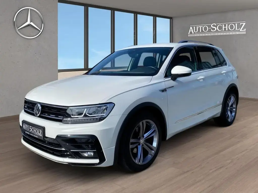 Main__Slider__Photo:Volkswagen Tiguan R-LINE+APP CONNECT+LED+CARPLAY+PDC+NAVI++ 08/2018-1