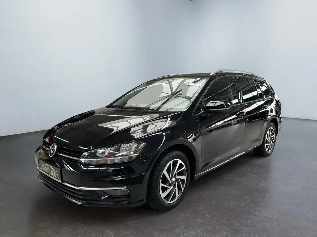 Main__Slider__Photo:Volkswagen Golf VII Variant Sound 1.0 TSI AHK Schwenkbar 03/2018-1