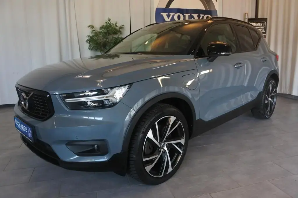 Main__Slider__Photo:Volvo XC40 T5R Design Recharge Plug-In Hybrid 4 Pakete 07/2021-1
