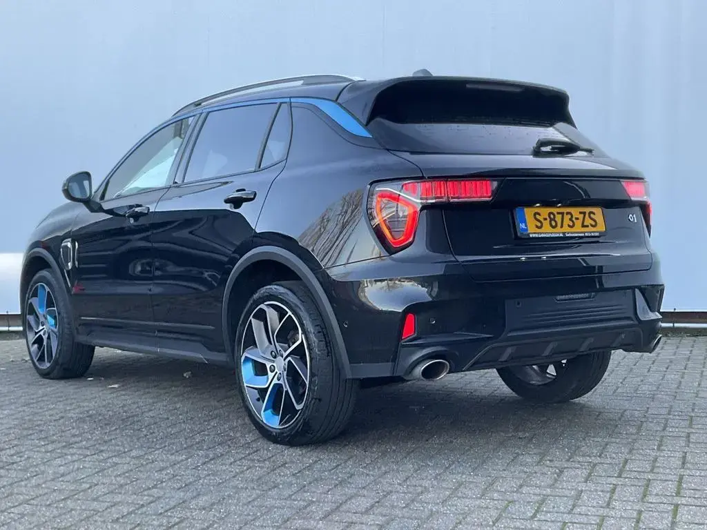 Main__Slider__Photo:Lynk&Co 01 1.5 PHEV Pano.dak 360° Cam Carplay Adapt.Crui 06/2023-1