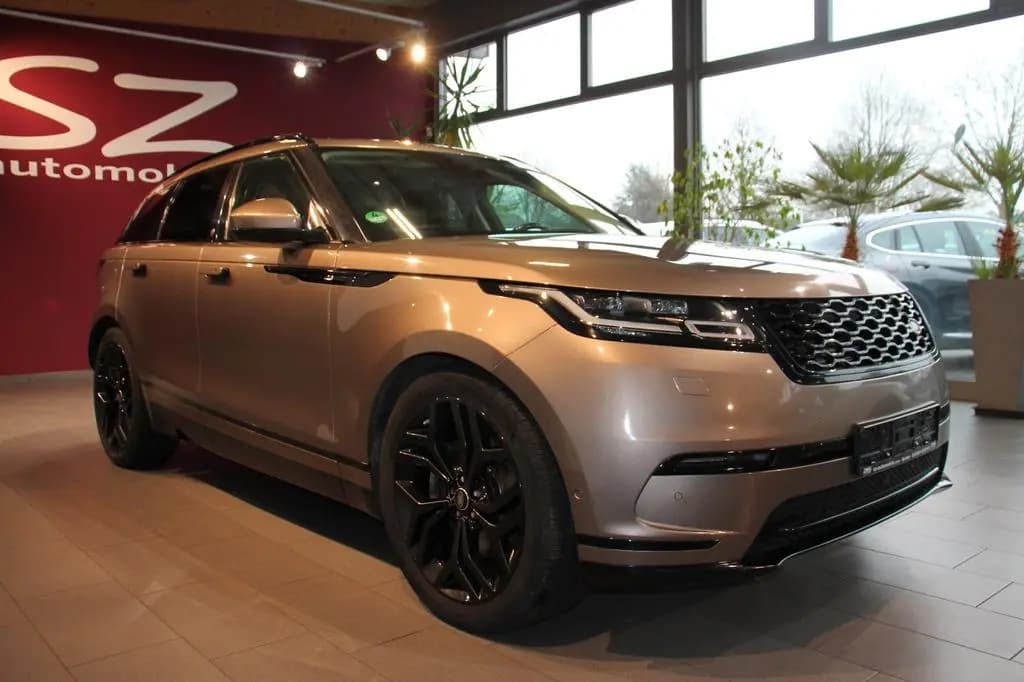 Main__Slider__Photo:Land Rover Range Rover Rover Velar SE Head-Up Pano Kamera 11/2017-0