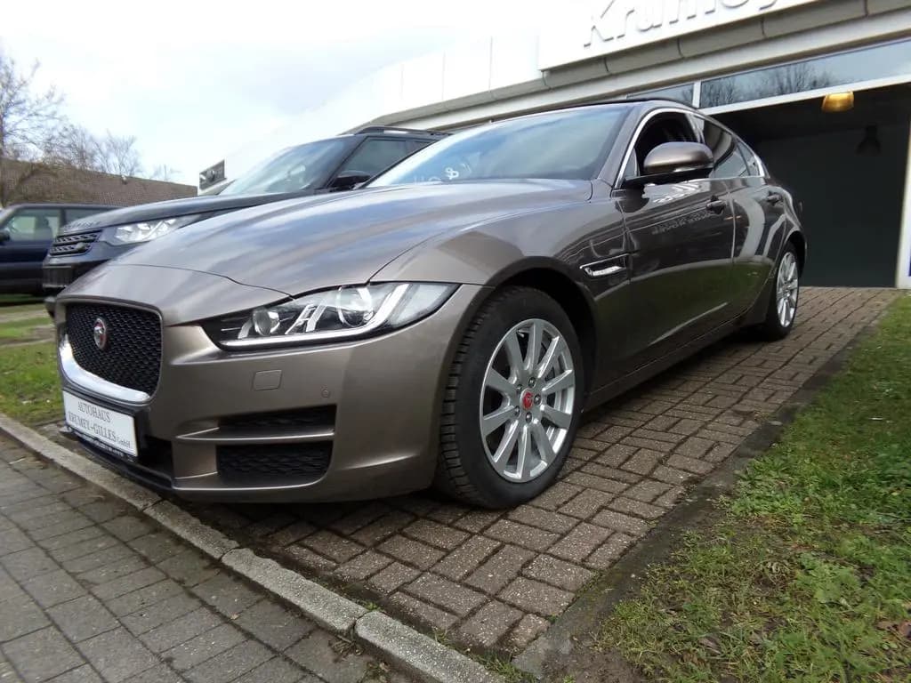 Main__Slider__Photo:Jaguar XE Prestige AWD 07/2018-0