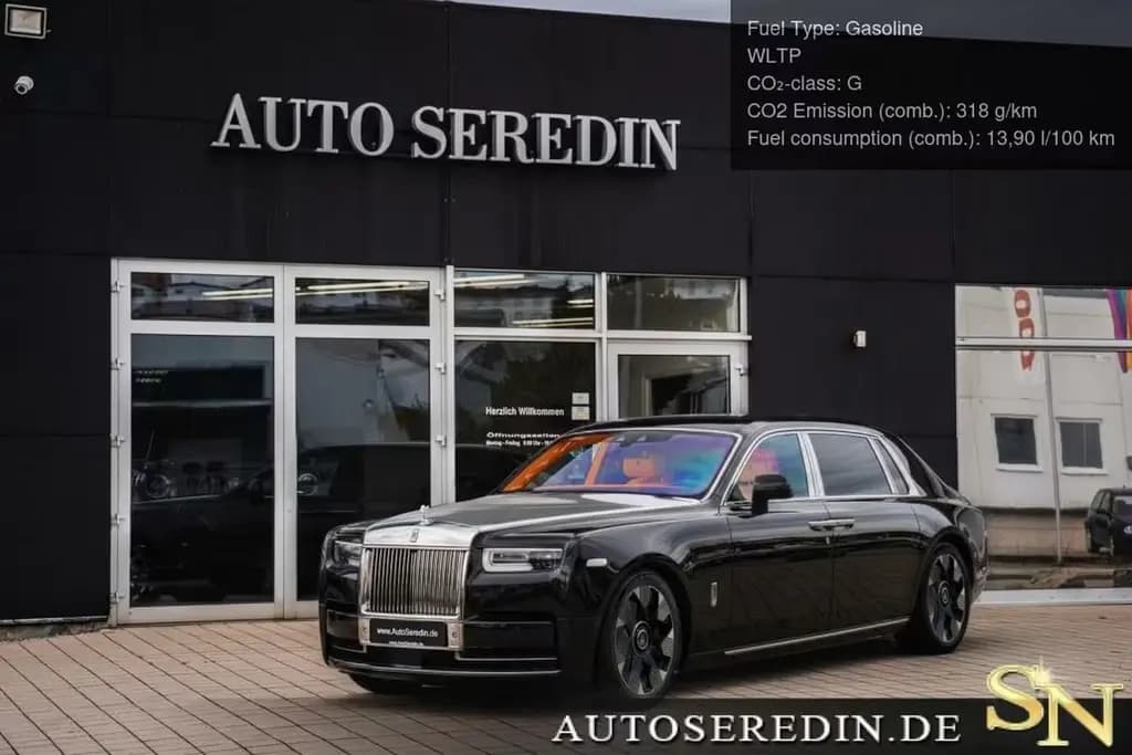Main__Slider__Photo:Rolls-Royce Phantom EWB+4-SEATS+BESPOKE+SHOOTING STAR+FOOT R null-0