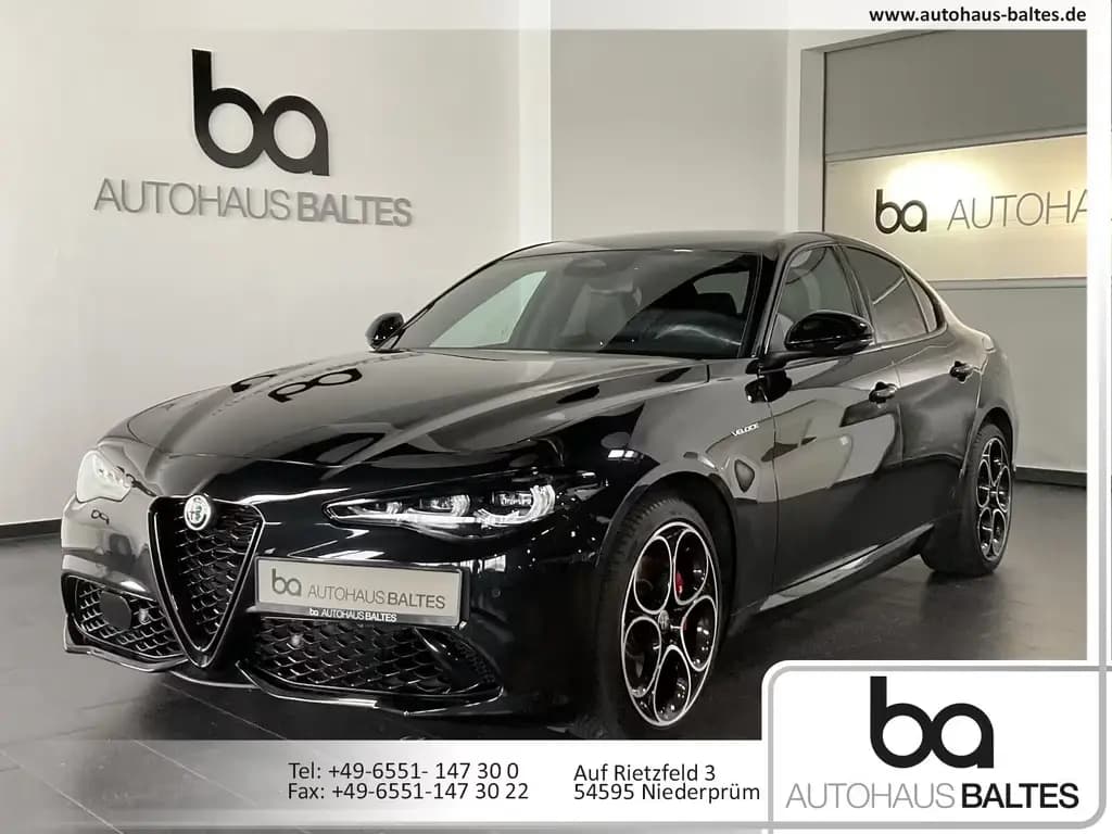Main__Slider__Photo:Alfa Romeo Giulia 2.0 Turbo 16V Veloce Q4 Matrix/Techno/App 05/2025-0