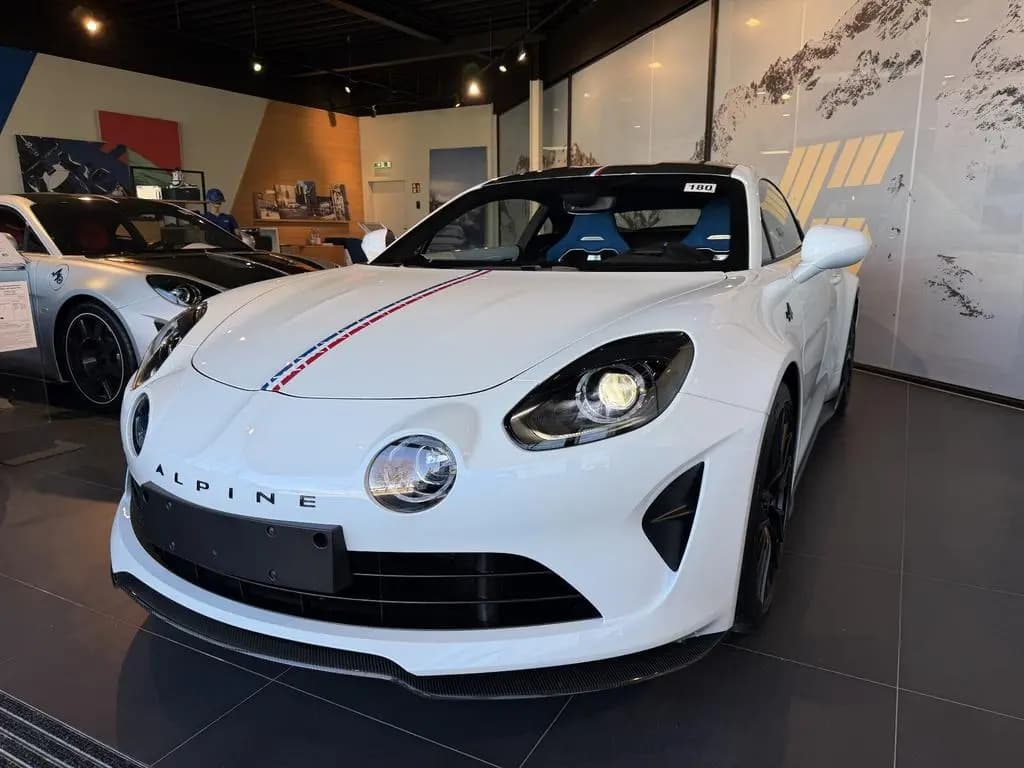 Main__Slider__Photo:Alpine A110 GTS Aero-Paket+Carbondach+Akrapovic Abgasan null-0