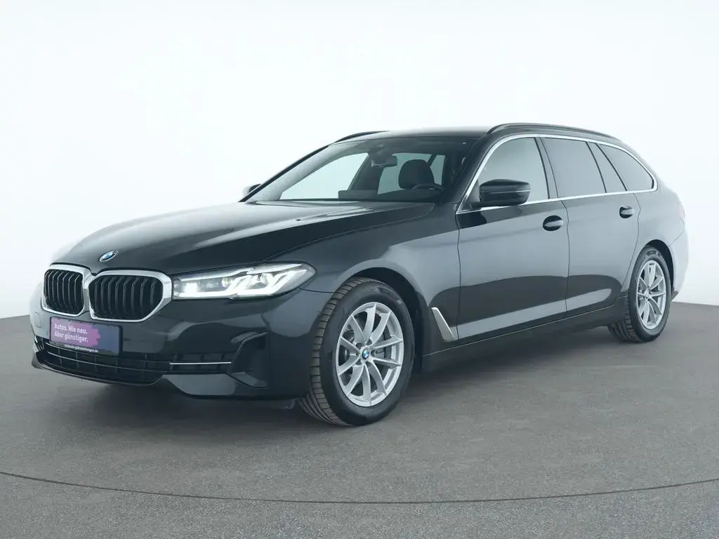 Main__Slider__Photo:BMW 5 Series 520d BusinessPaket|Head-up-Display|Kamera|CarPla 01/2023-1