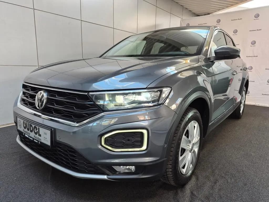 Main__Slider__Photo:Volkswagen T-Roc Sport 1.5 TSI ACT DSG Standh. DCC AID 18" 12/2018-0