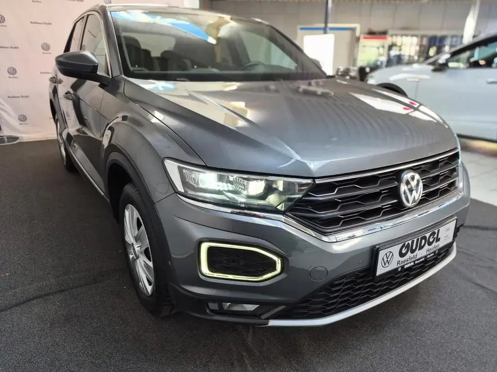 Main__Slider__Photo:Volkswagen T-Roc Sport 1.5 TSI ACT DSG Standh. DCC AID 18" 12/2018-1