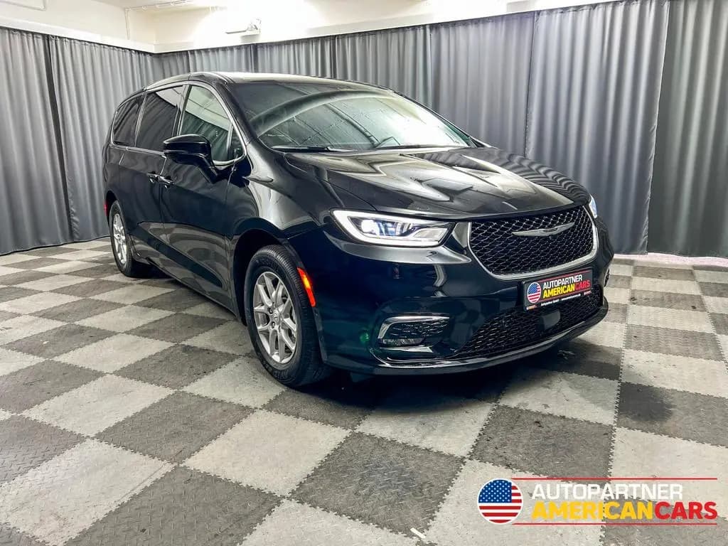 Main__Slider__Photo:Chrysler Pacifica Select 2026,Leder,7-Sitzer,360°-Kamera null-0