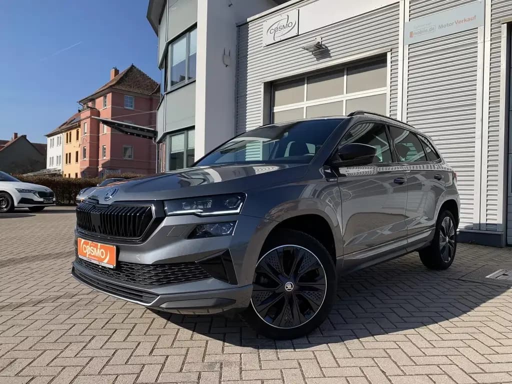 Main__Slider__Photo:Skoda Karoq 1.5TSI DSG SportLine Navi+Lenk-Sitzhz+ACC 01/2025-0